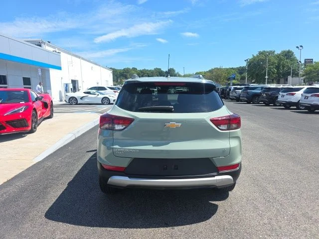 Used 2026 Green Chevrolet LT image 3