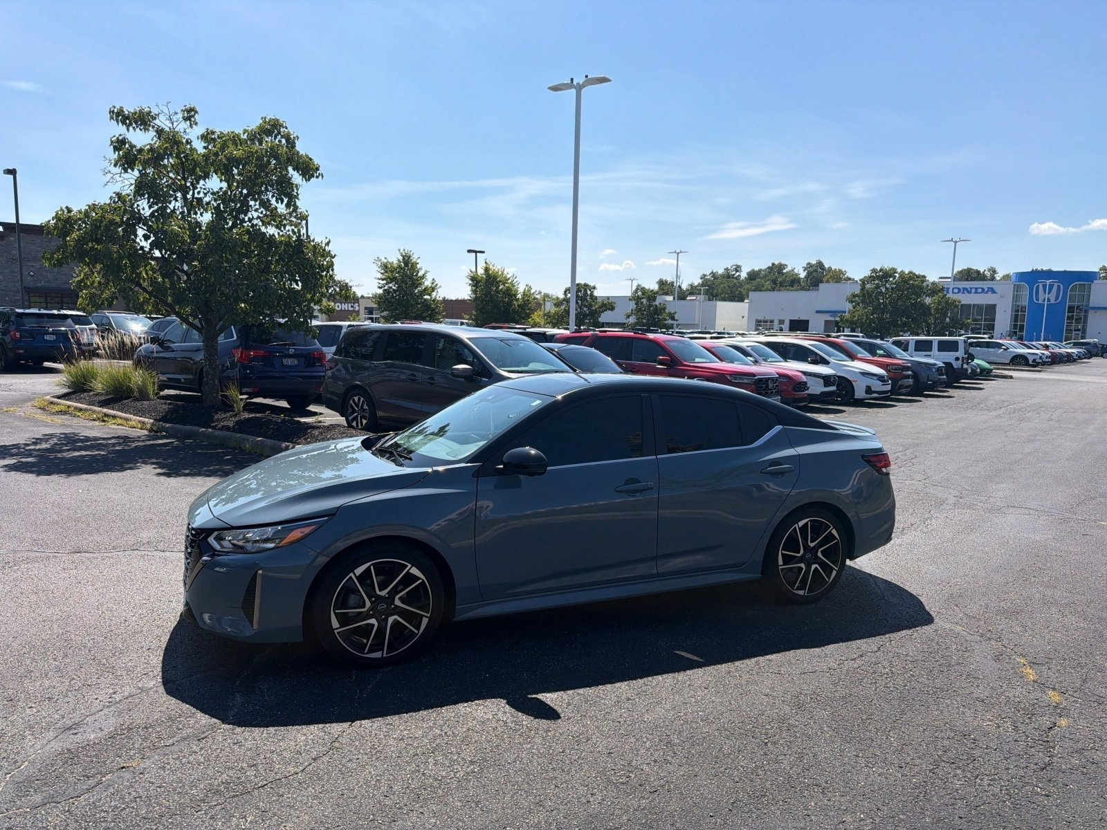 Used 2024 Atlantic Gray Metallic/Super Black Nissan SR image 11