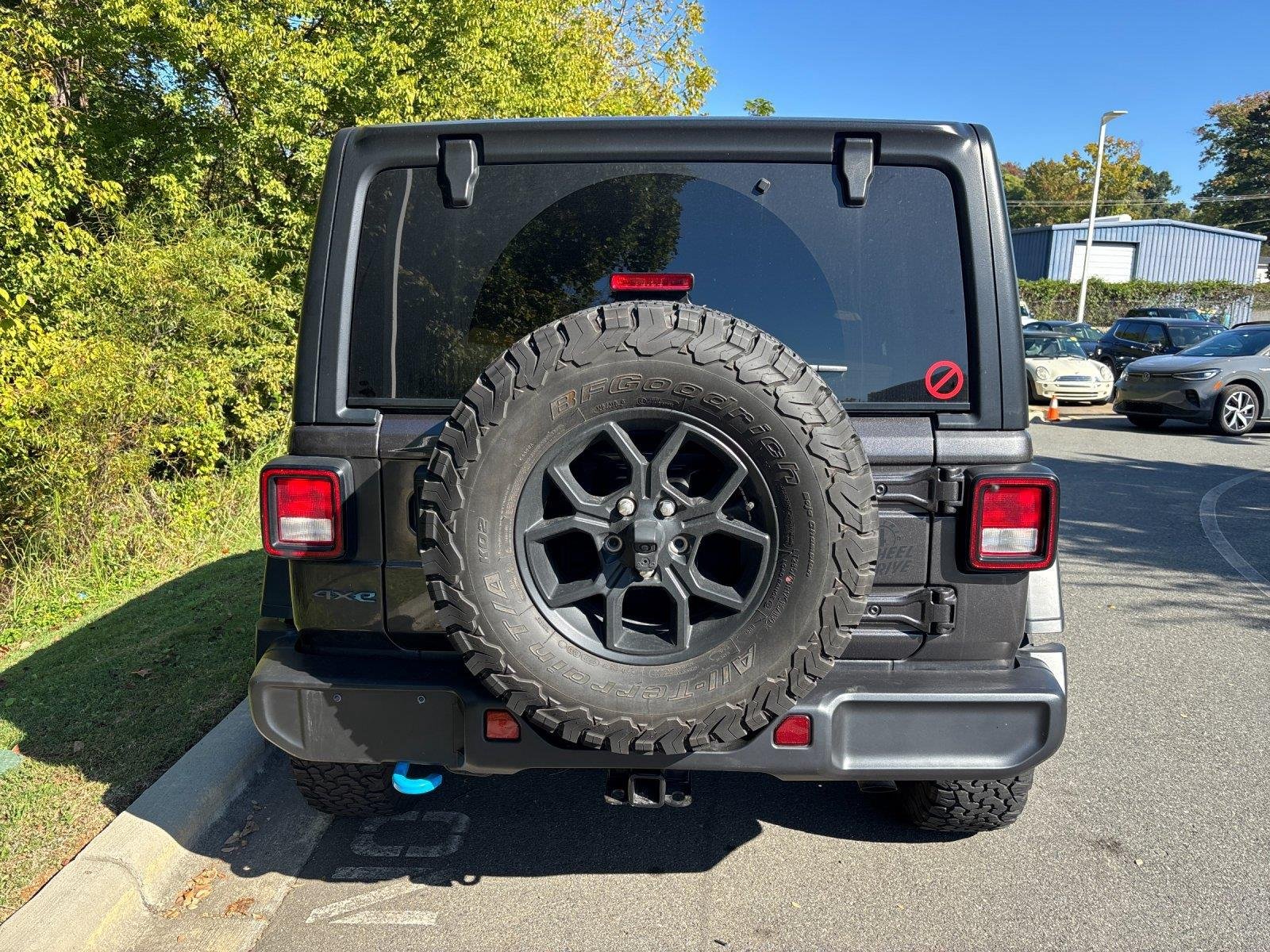 Used 2024 Granite Crystal Metallic Clearcoat Jeep Willys image 4