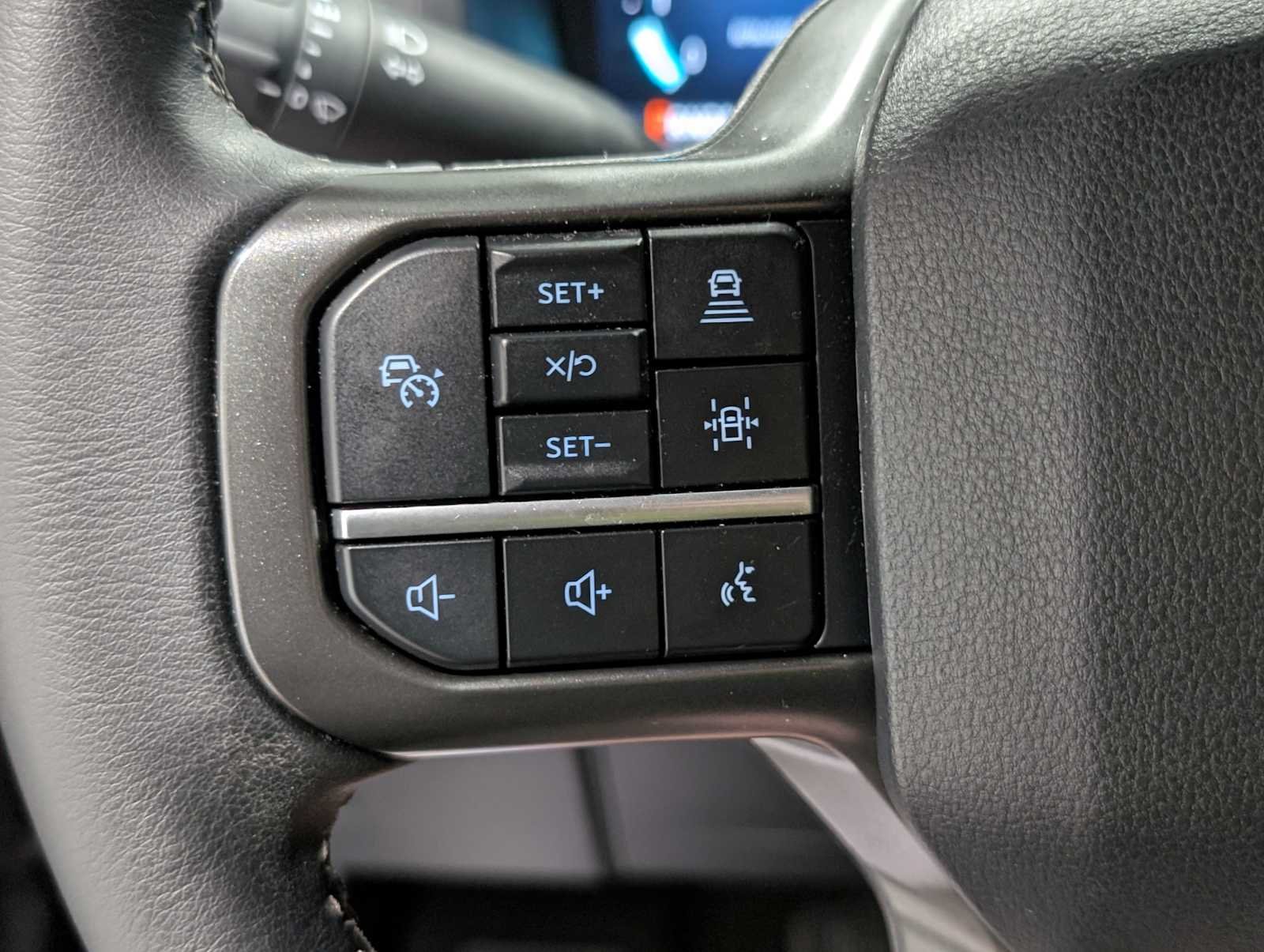 Used 2024 Agate Black Metallic Ford XLT image 38