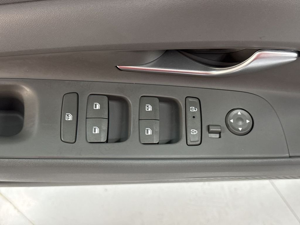 2025 Hyundai Elantra SEL - Photo 14