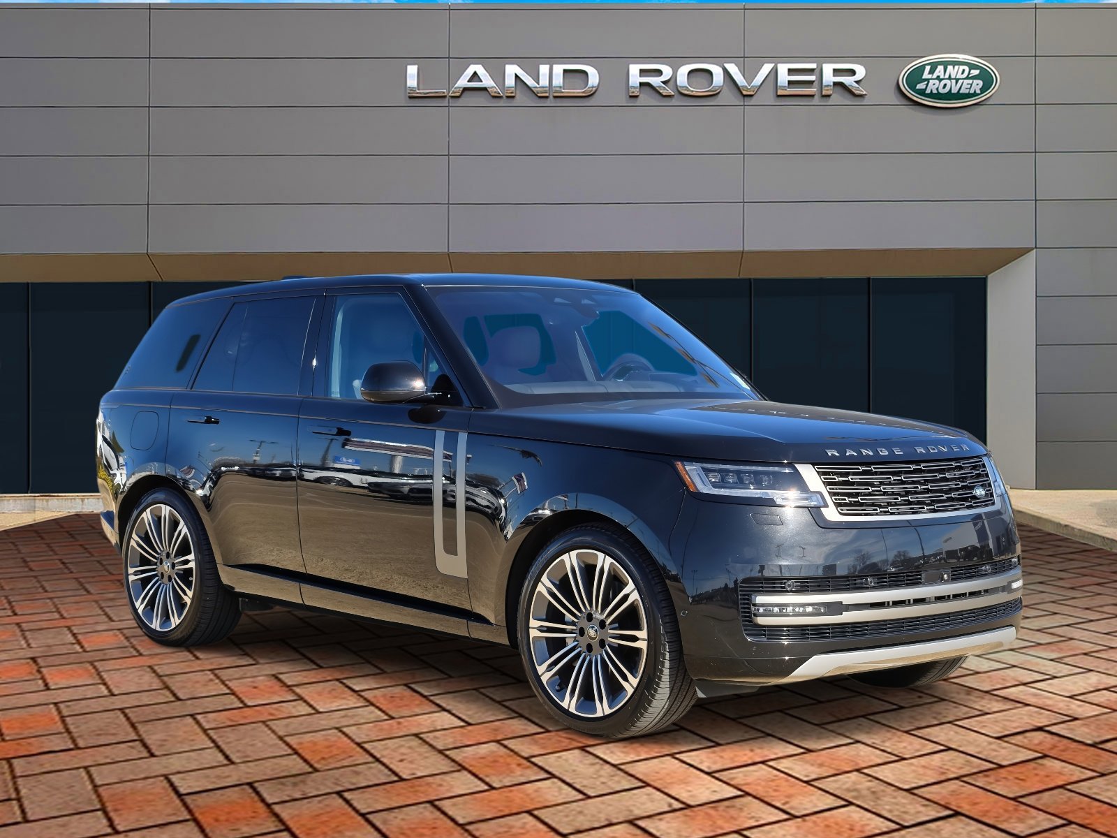 Used 2023 Black Land Rover SE image 3