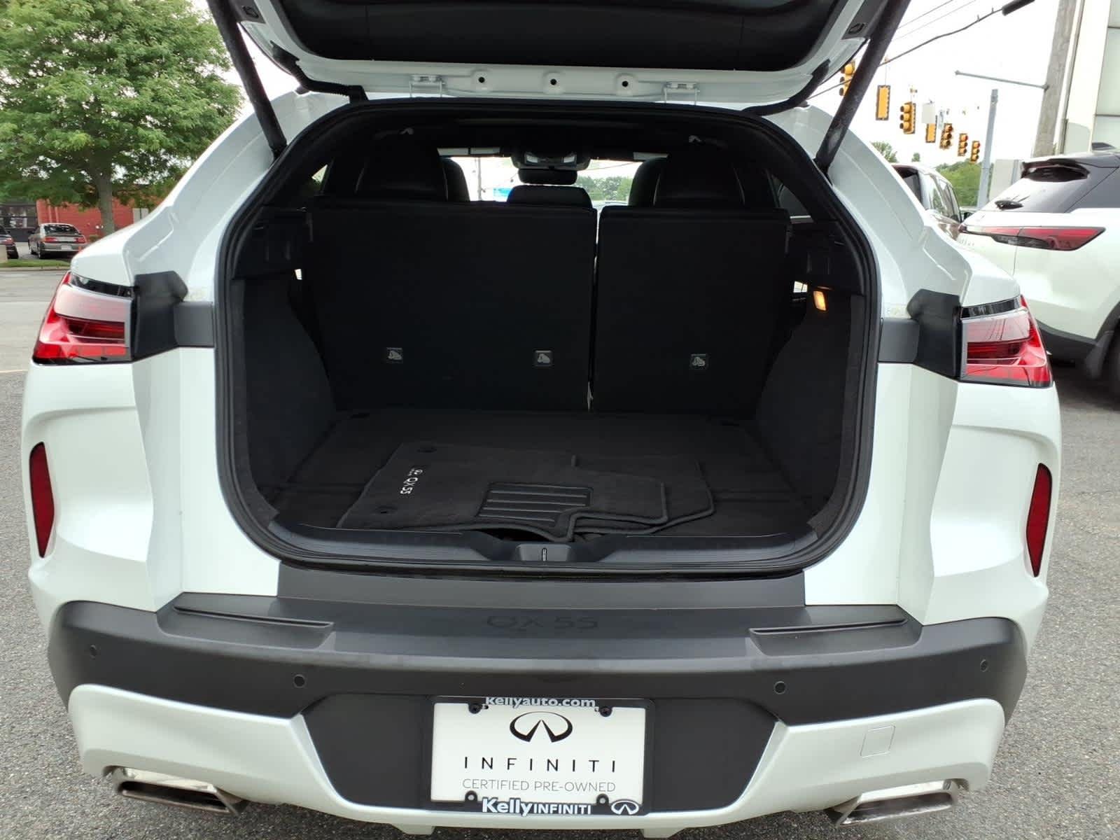 Certified Used 2025 Radiant White INFINITI LUXE image 15
