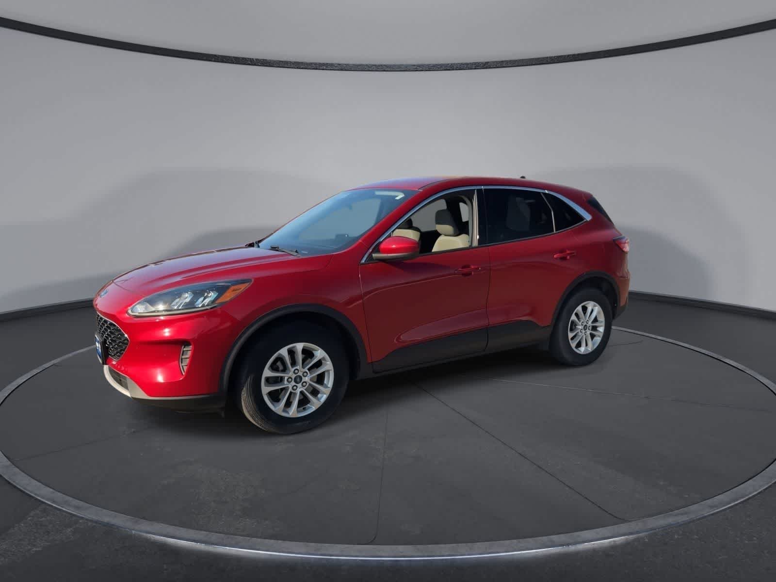 Used 2020 Rapid Red Metallic Tinted Clearcoat Ford SE image 4