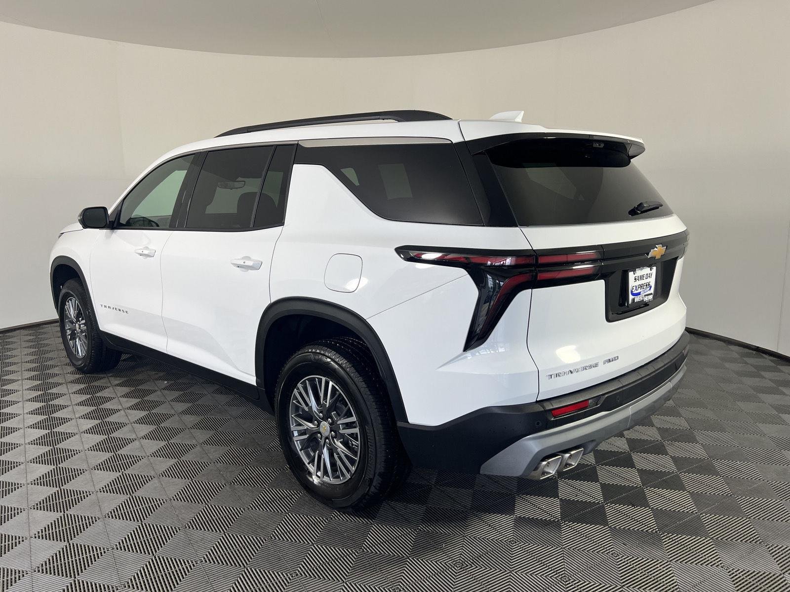Used 2026 Summit White Chevrolet AWD LT image 28