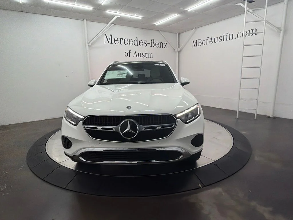 New 2027 White Mercedes-Benz GLC 300 image 2