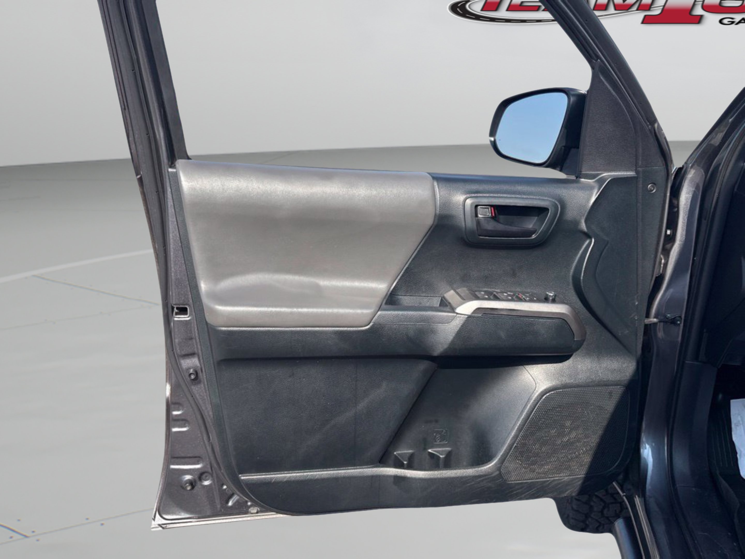 Used 2017 Magnetic Gray Metallic Toyota SR5 image 18