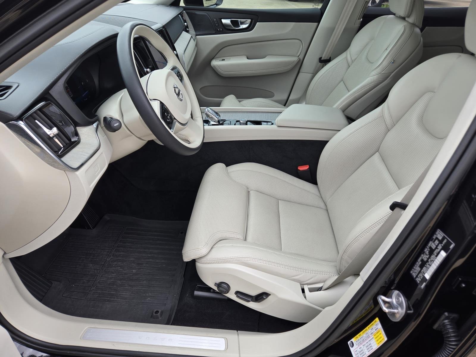 Used 2023 Onyx Black Metallic Volvo Ultimate image 29