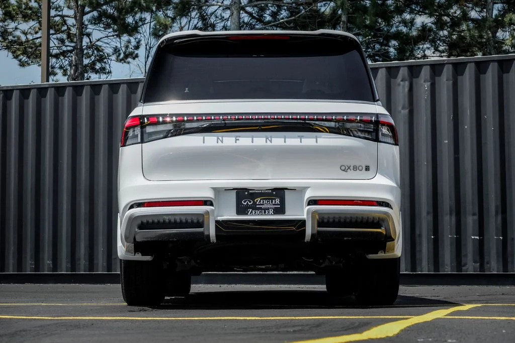 New 2027 RADIANT WHITE INFINITI Pure 4WD image 8