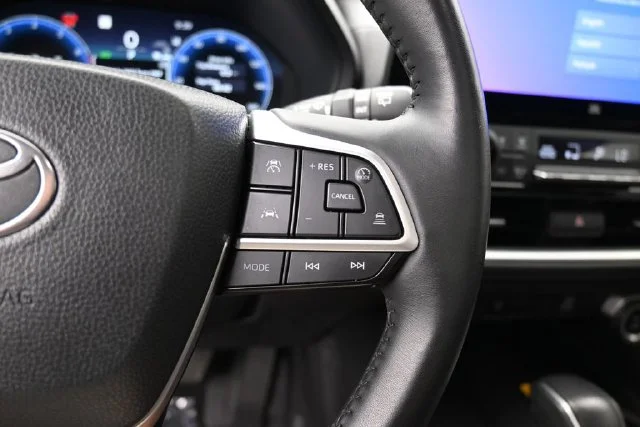 Used 2026  Toyota Limited image 32