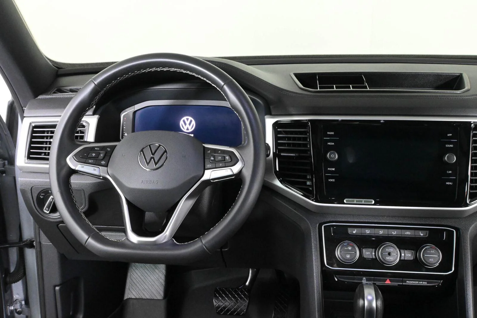 Certified Used 2023 Pyrite Silver Metallic Volkswagen 3.6L V6 SE w/Technology image 3