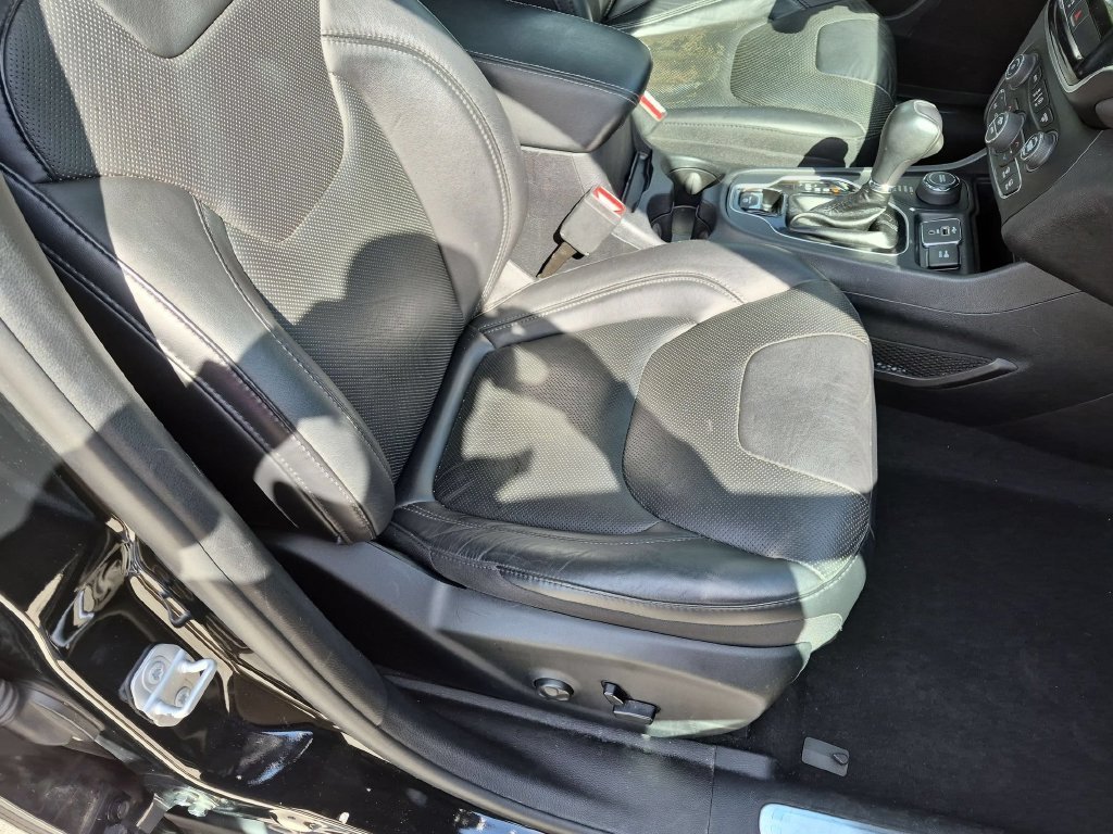 Used 2019 Black Jeep Limited image 26
