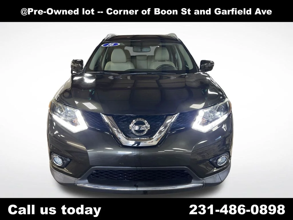Used 2016 Black Nissan SL image 8