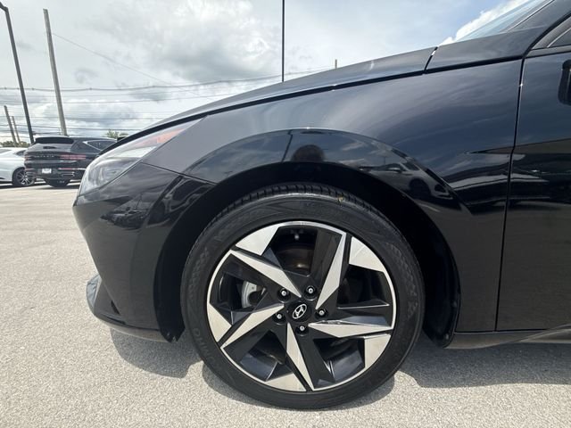 Used 2023 Black Hyundai SEL image 10