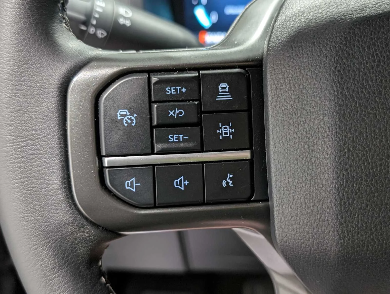 Used 2024 Agate Black Metallic Ford XLT image 38