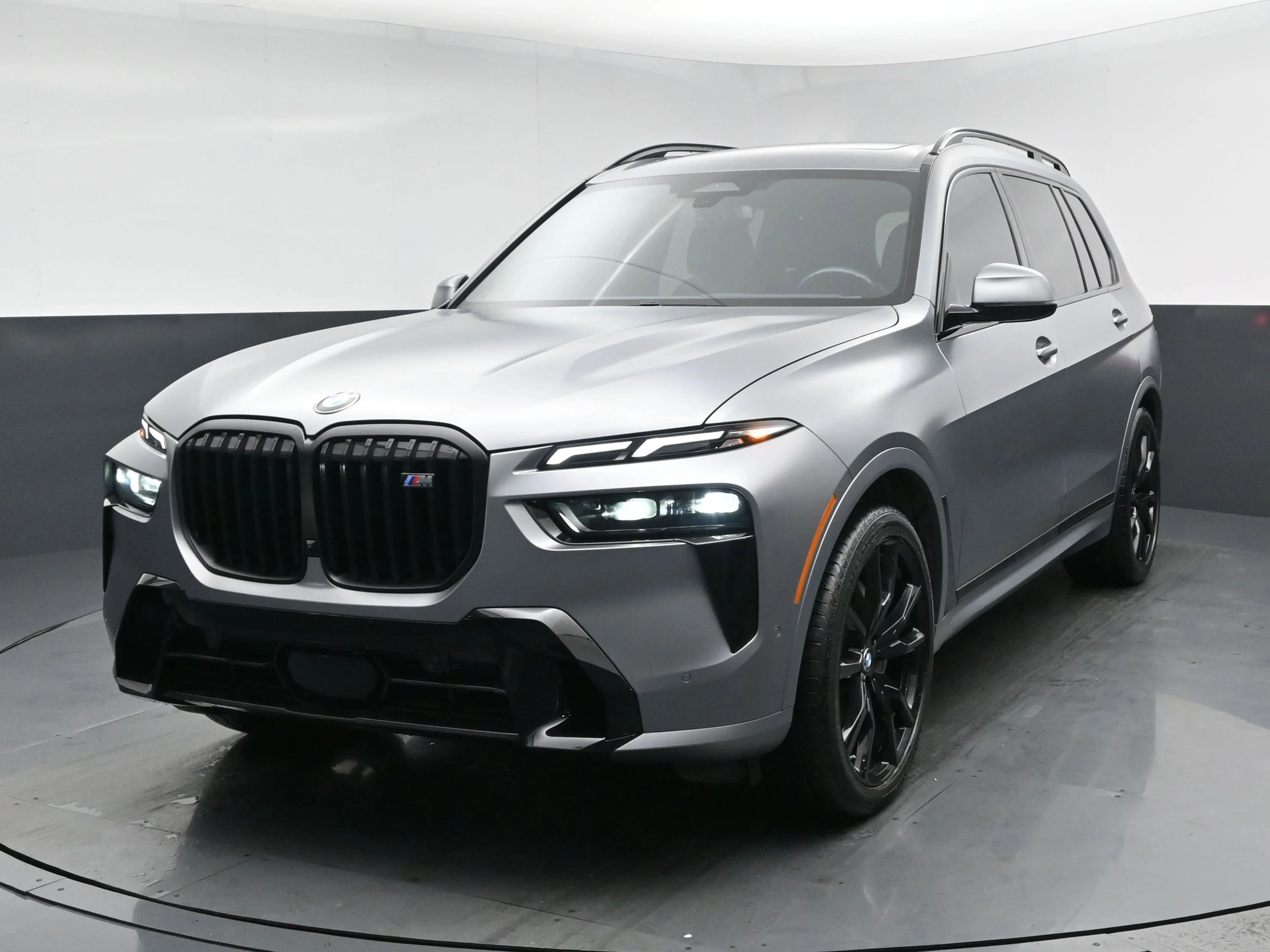 2023 BMW X7 xDrive40i's photo