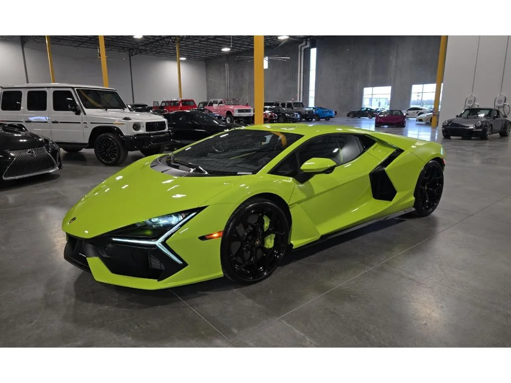 Used 2024 Verde Scandal Metallic Lamborghini Base image 1