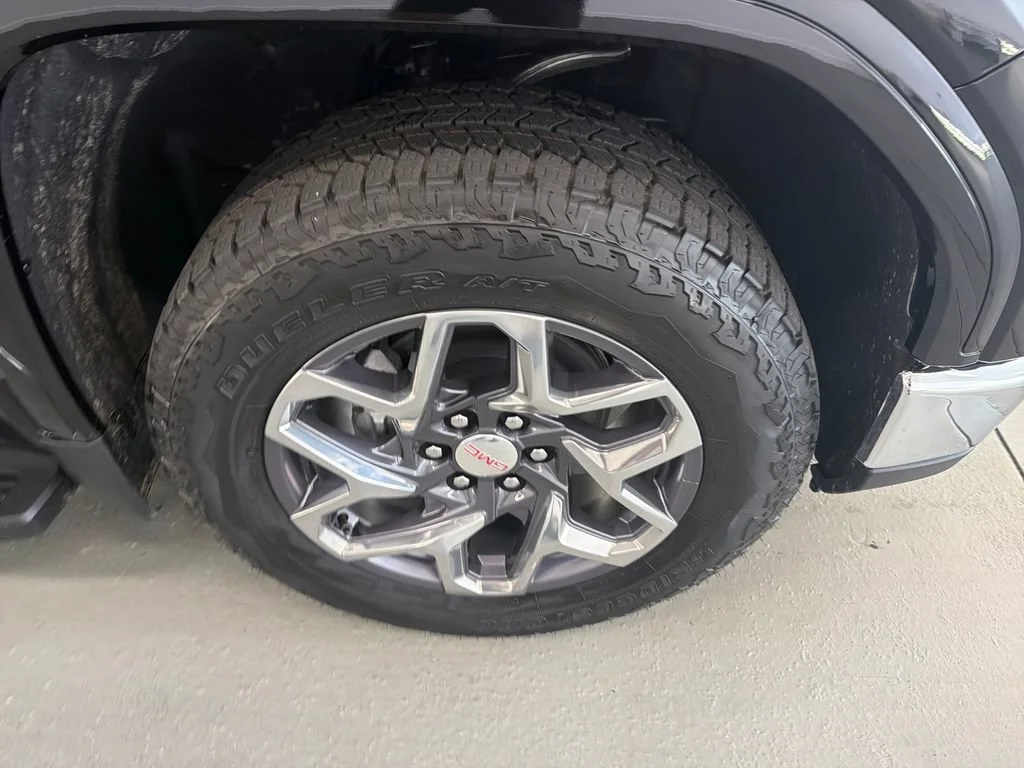New 2026 Onyx Black GMC SLT image 4