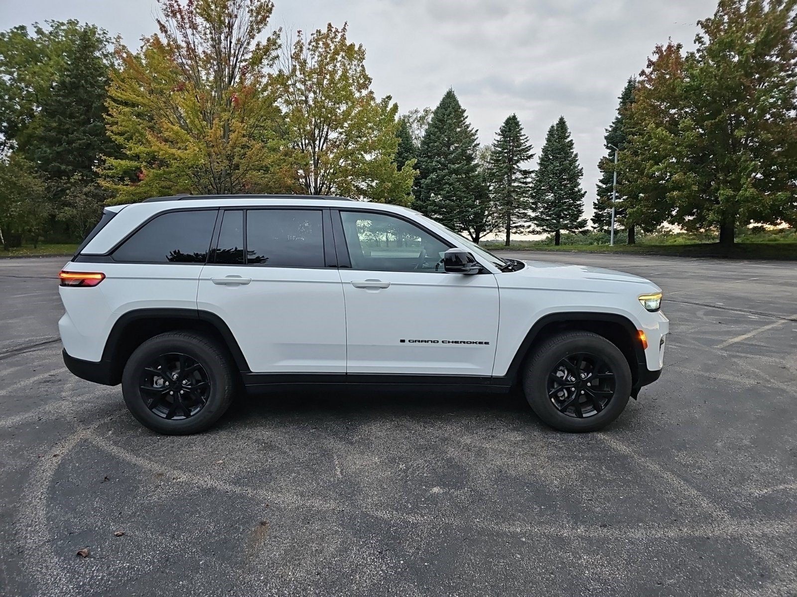 Certified Used 2025 Bright White Clearcoat Jeep Altitude image 4