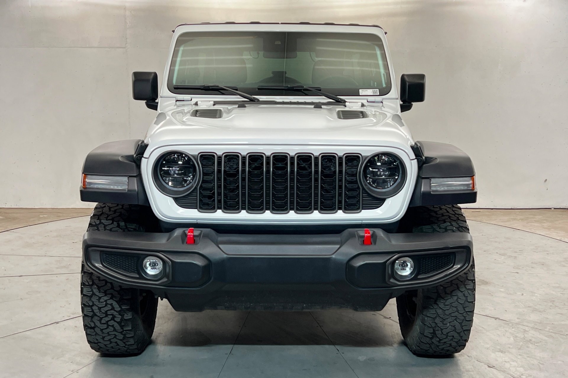 Used 2025 Bright White Clearcoat Jeep Rubicon image 9