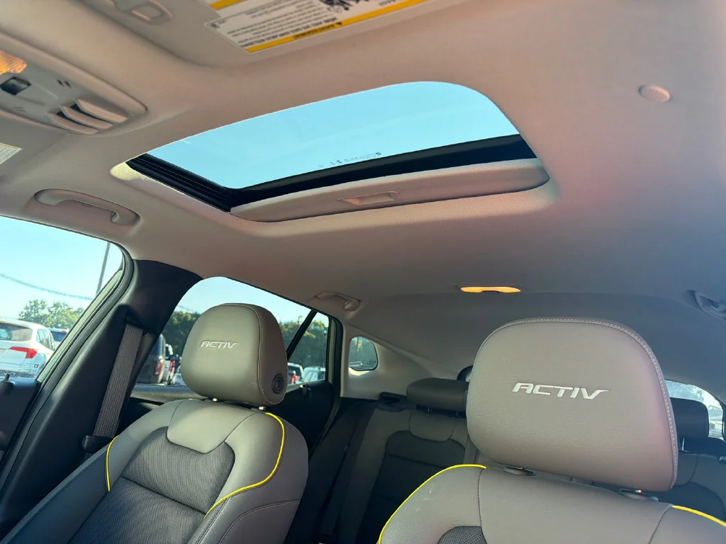 Used 2025 Green Chevrolet ACTIV image 32