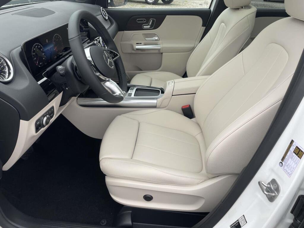 New 2026 Polar White Mercedes-Benz GLA 250 image 15