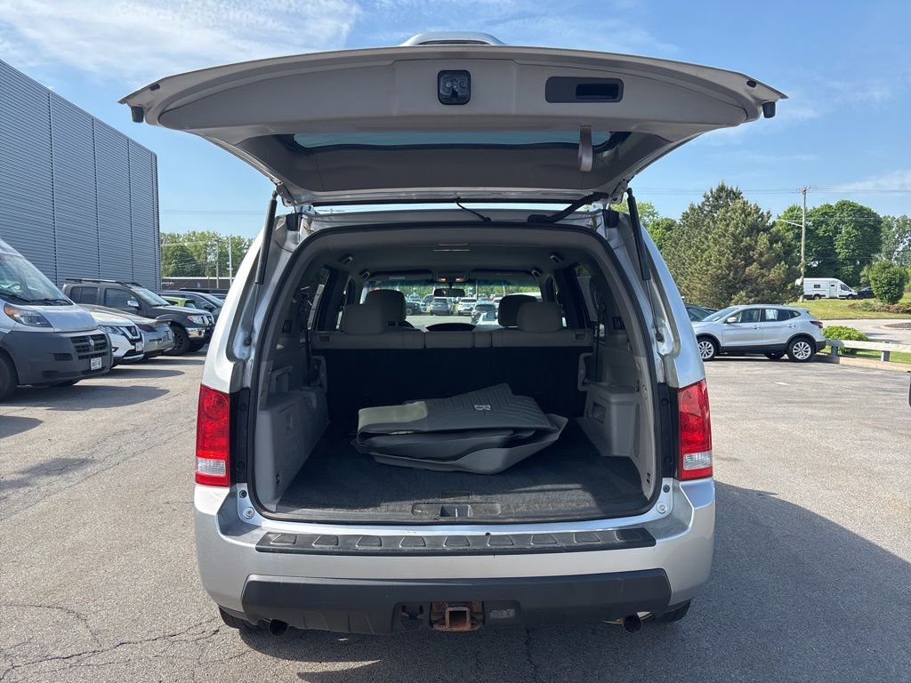 Used 2011 Gray Honda LX image 7
