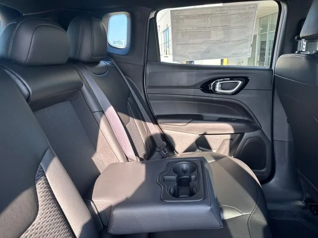 New 2026 White Jeep Latitude image 31