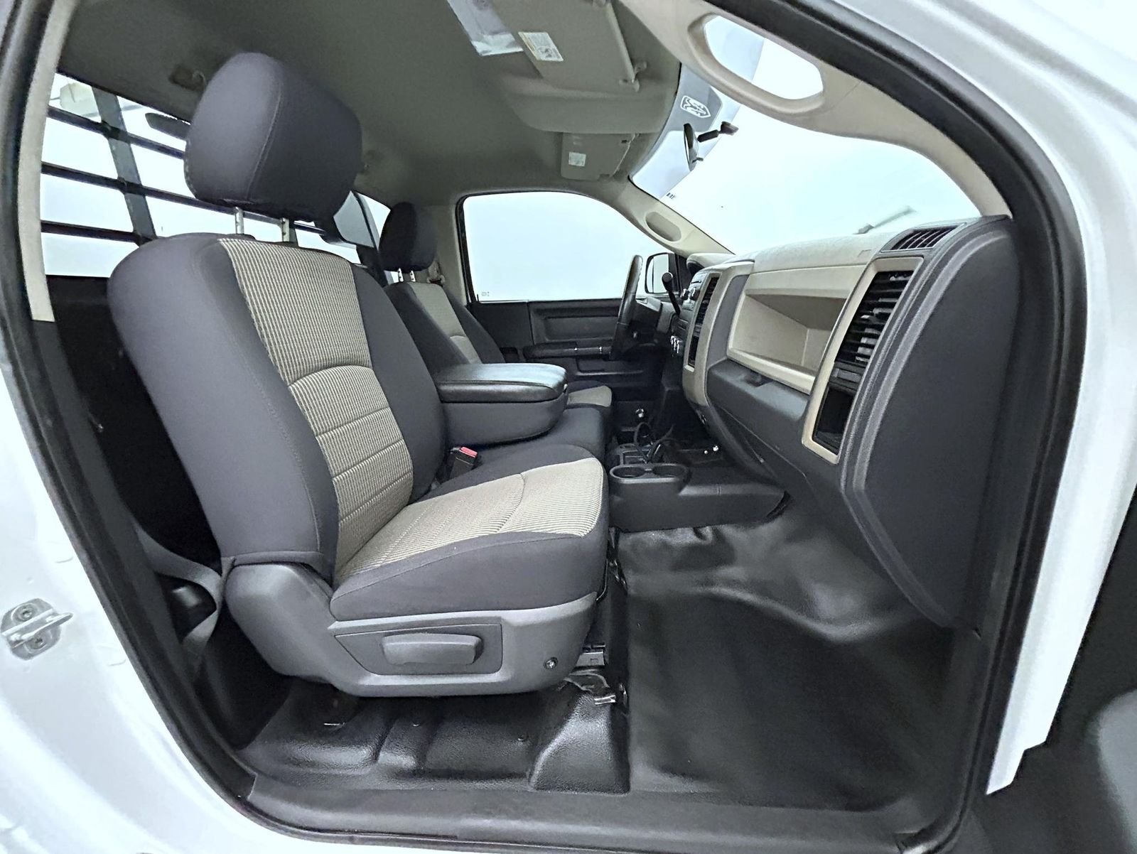 Used 2011 White Ram ST image 13
