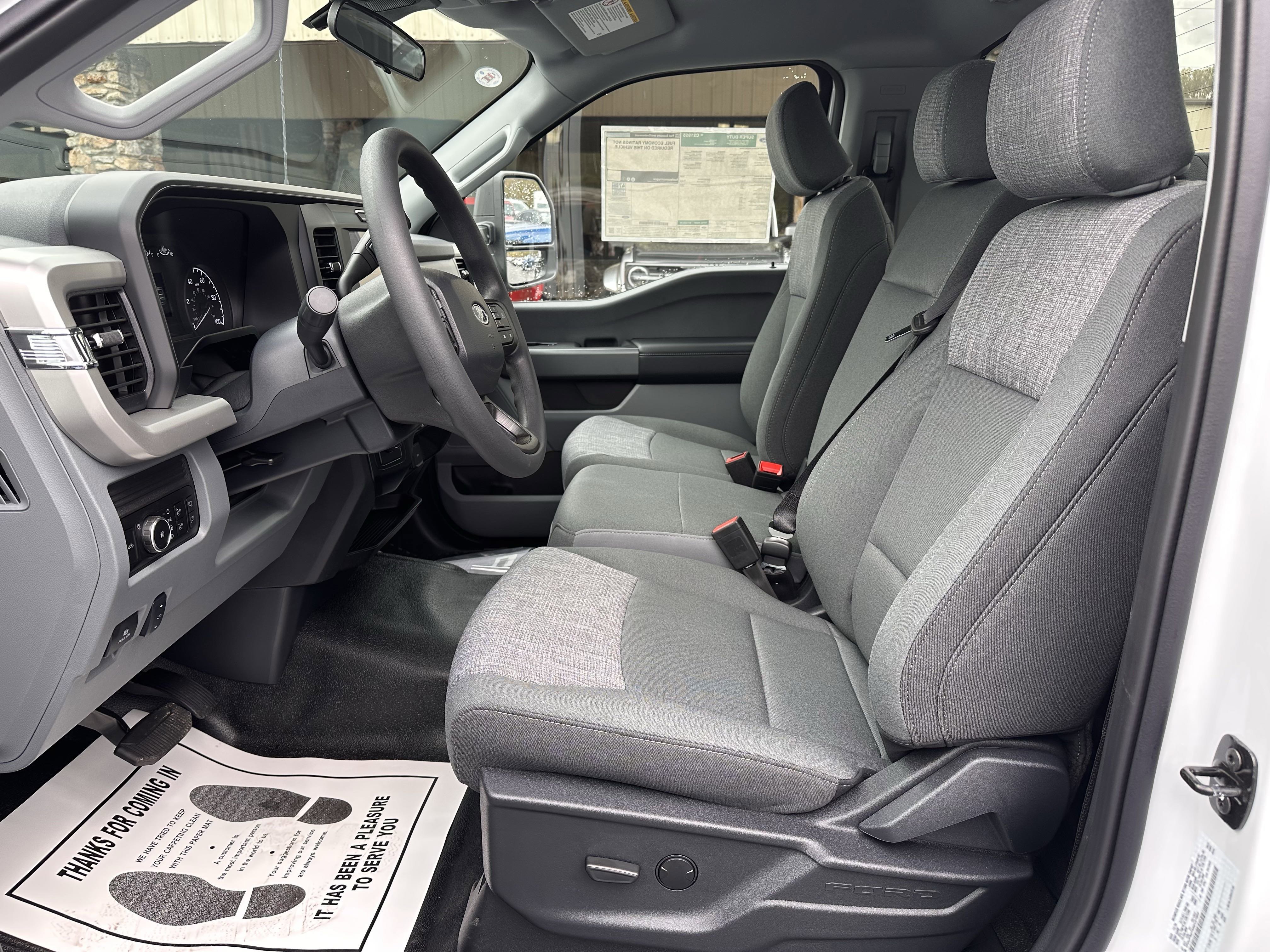 2025 Ford F-550 Super Duty Chassis Cab XLT - Photo 8