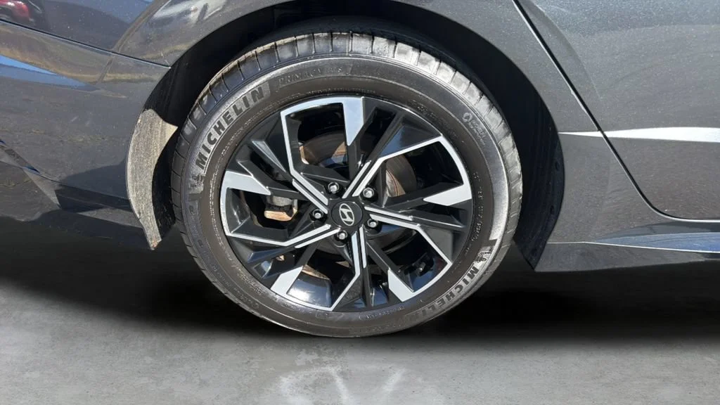 Used 2025 Gray Hyundai SEL image 18