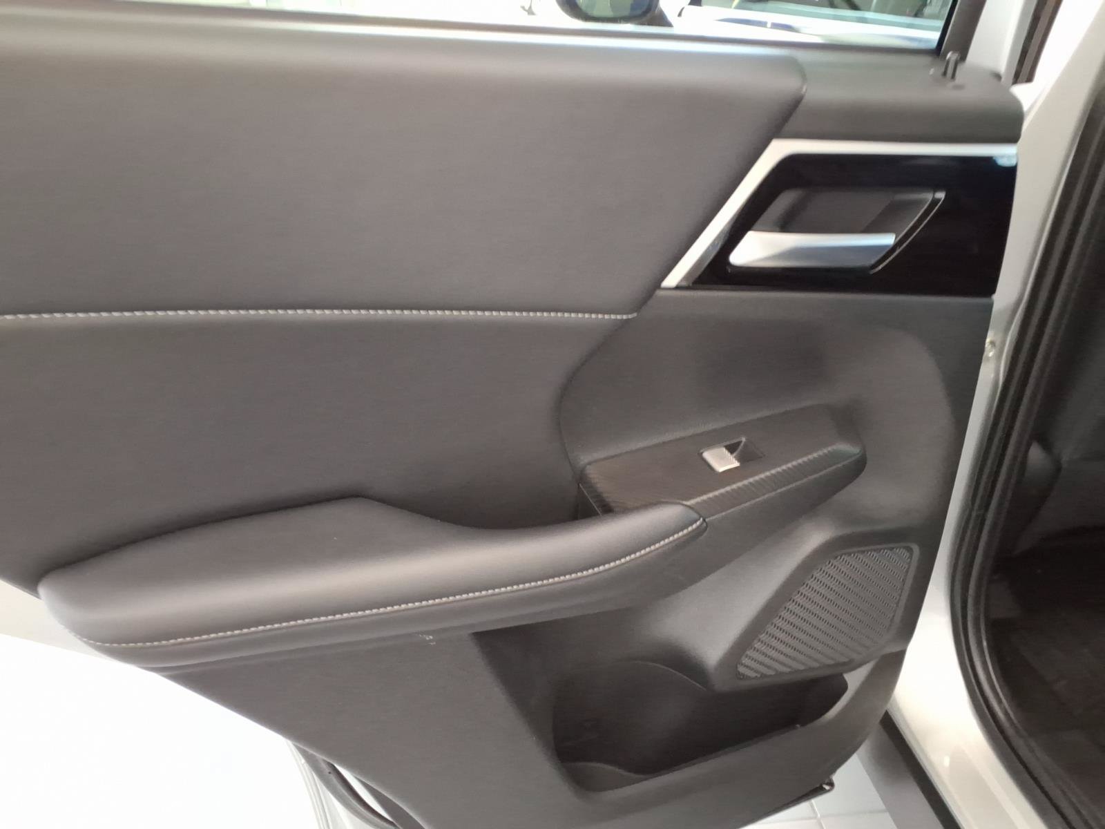 Used 2024 Alloy Silver Metallic Mitsubishi SE image 15