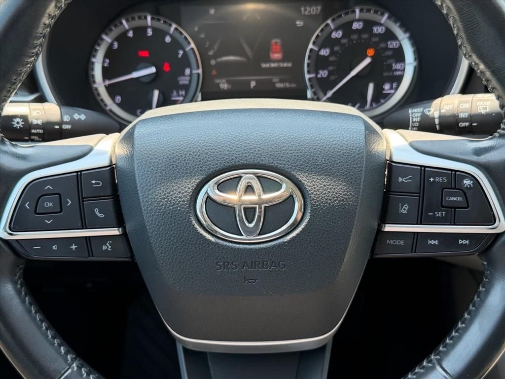 Used 2022 Red Toyota XLE image 22