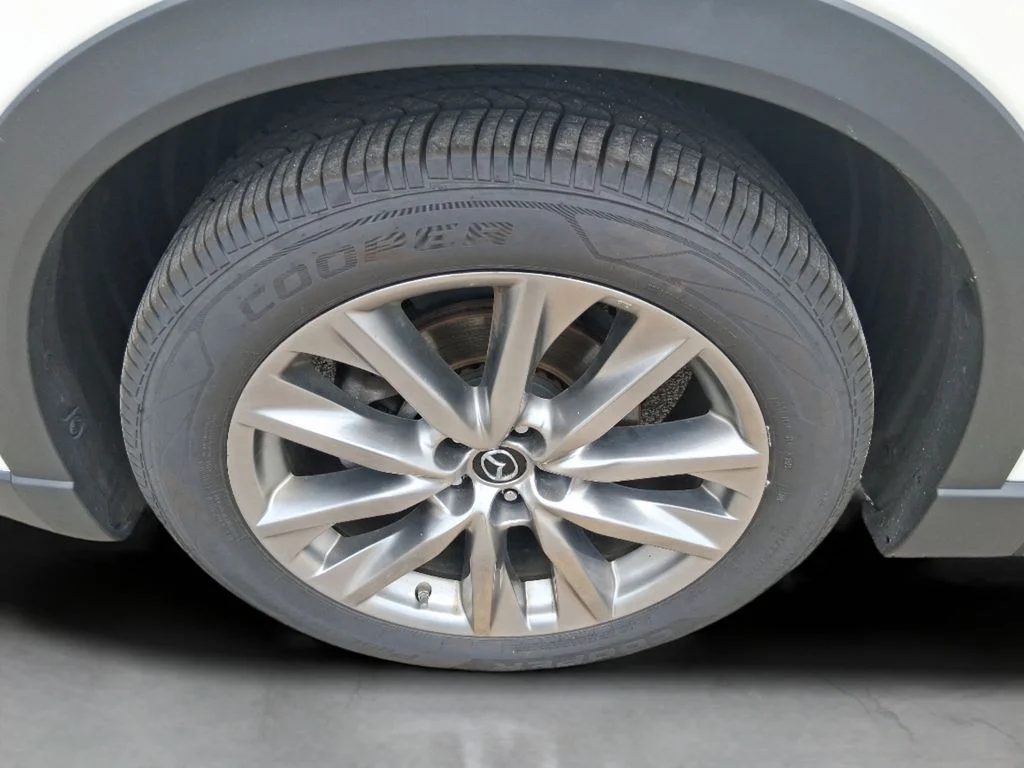 Used 2018 White Mazda Signature image 11
