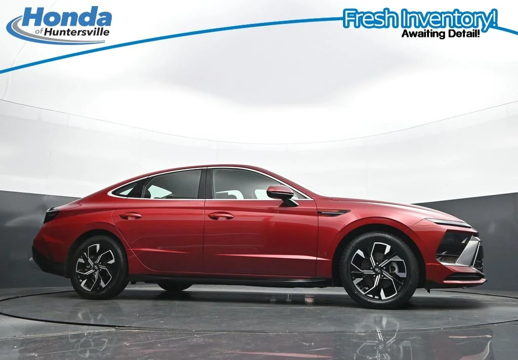 Used 2025 Red Hyundai SEL image 35