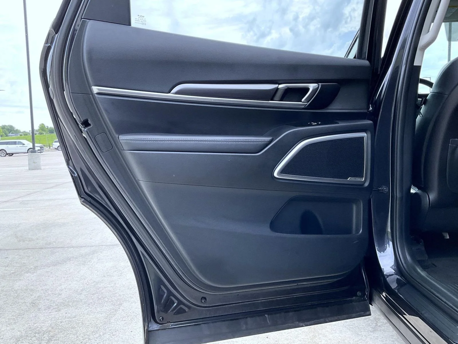 2025 Kia Telluride S - Photo 23