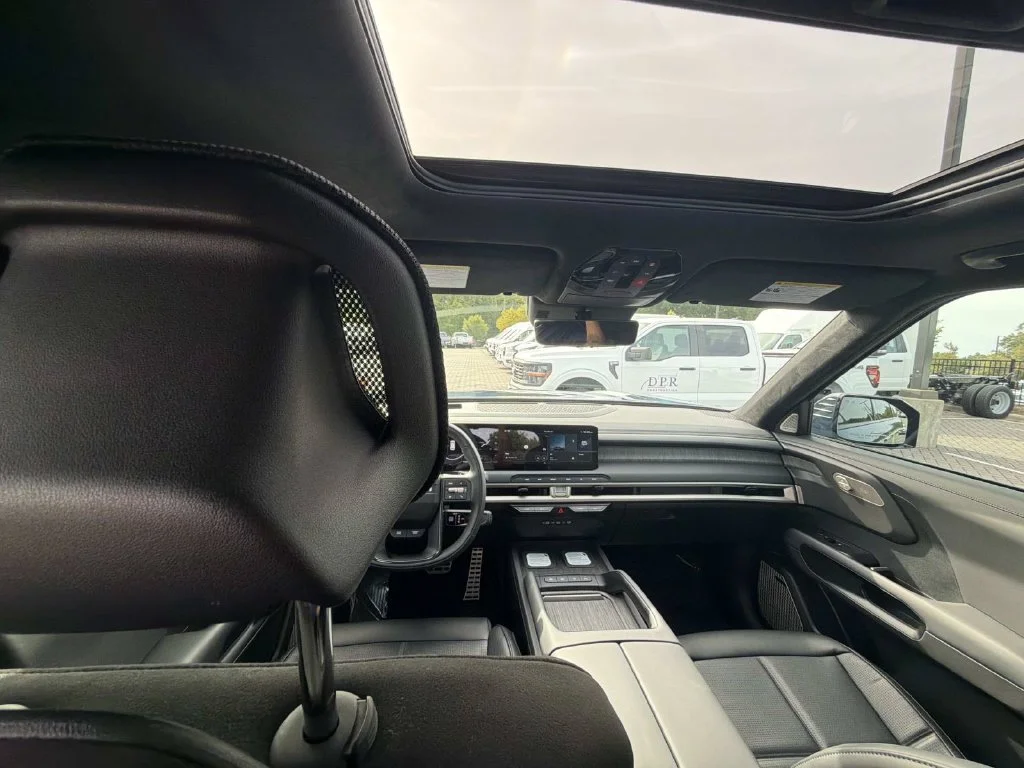 Used 2027 Black Kia SX-Prestige image 12