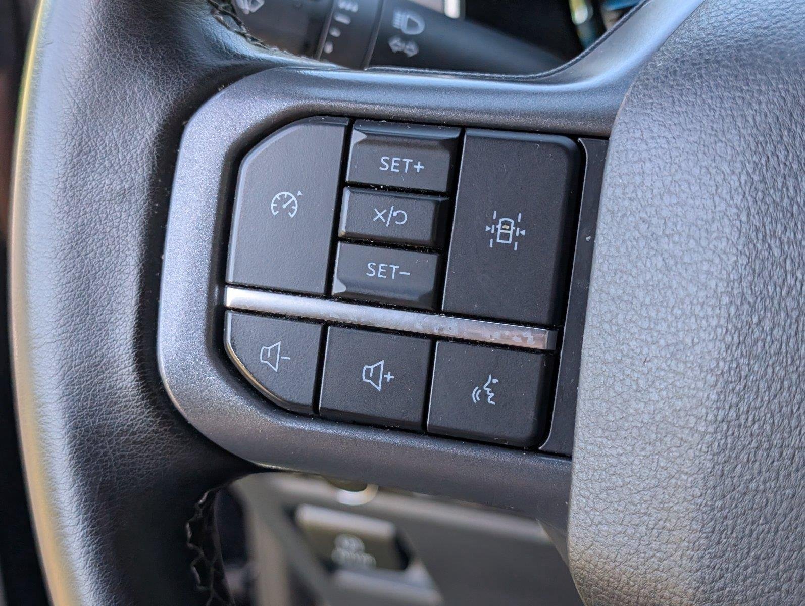 Used 2023 Agate Black Ford XLT image 25