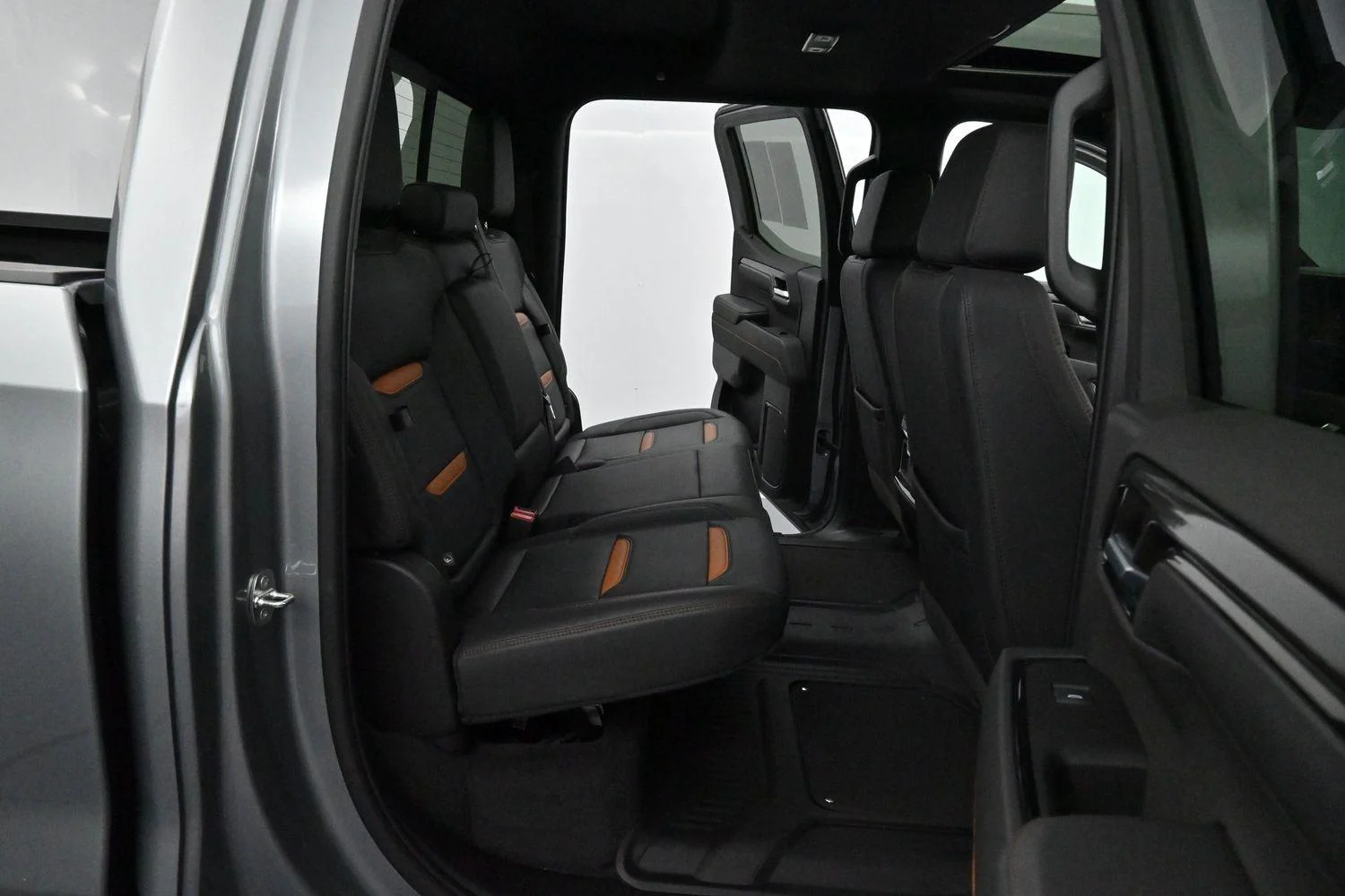 Used 2024 Sterling Metallic GMC AT4 image 33