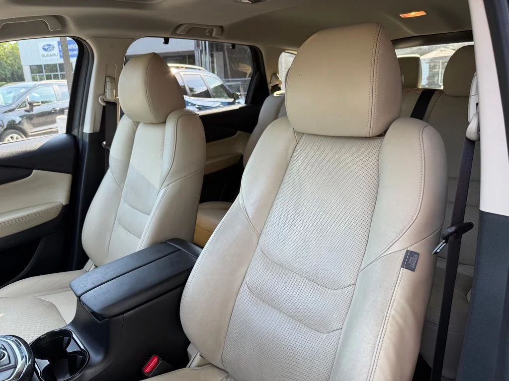 Used 2018 Silver Mazda Touring image 19