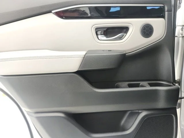 Used 2025  Honda EX-L image 9
