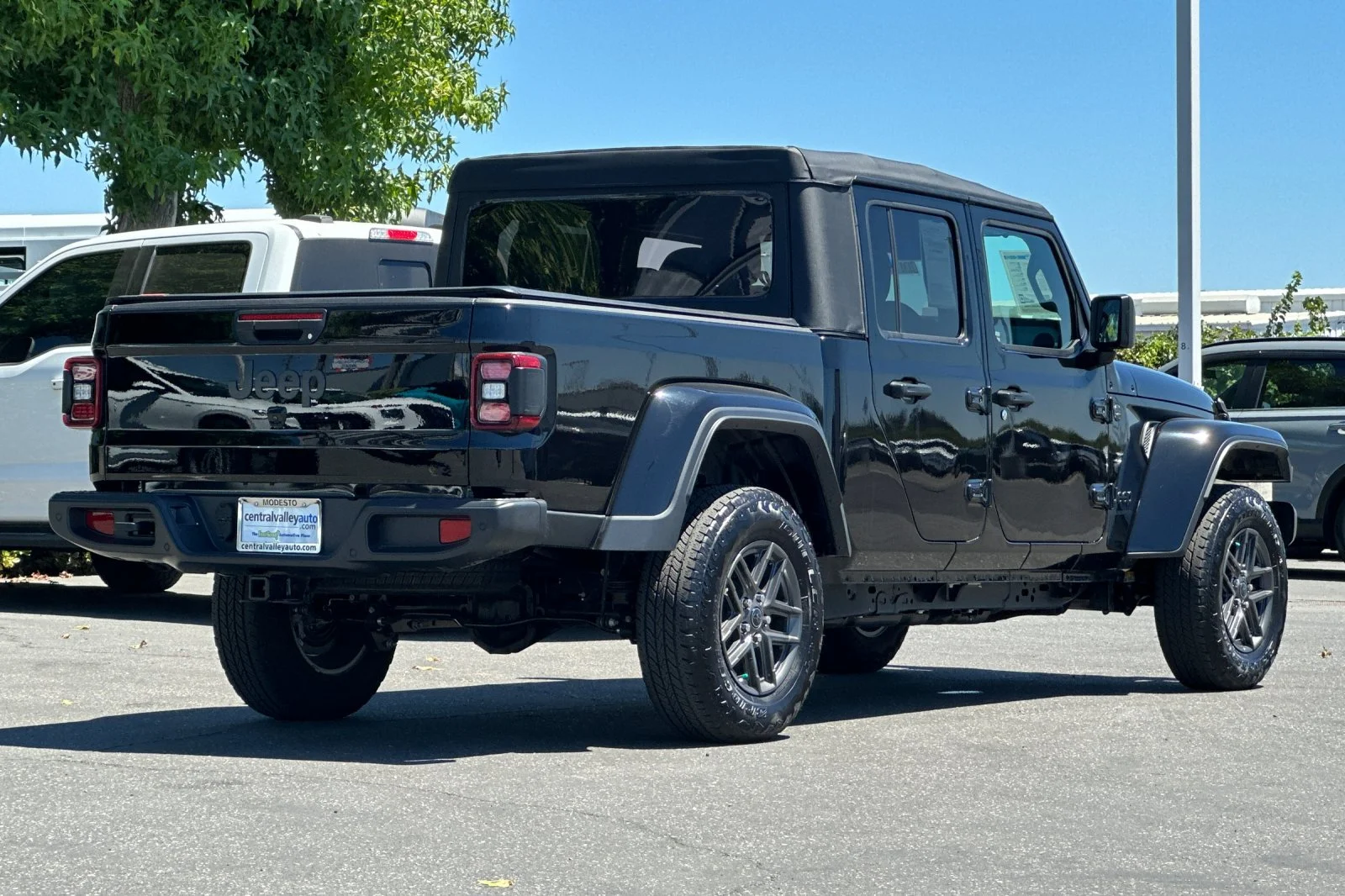 Used 2025 Black Clearcoat Jeep Sport S image 4
