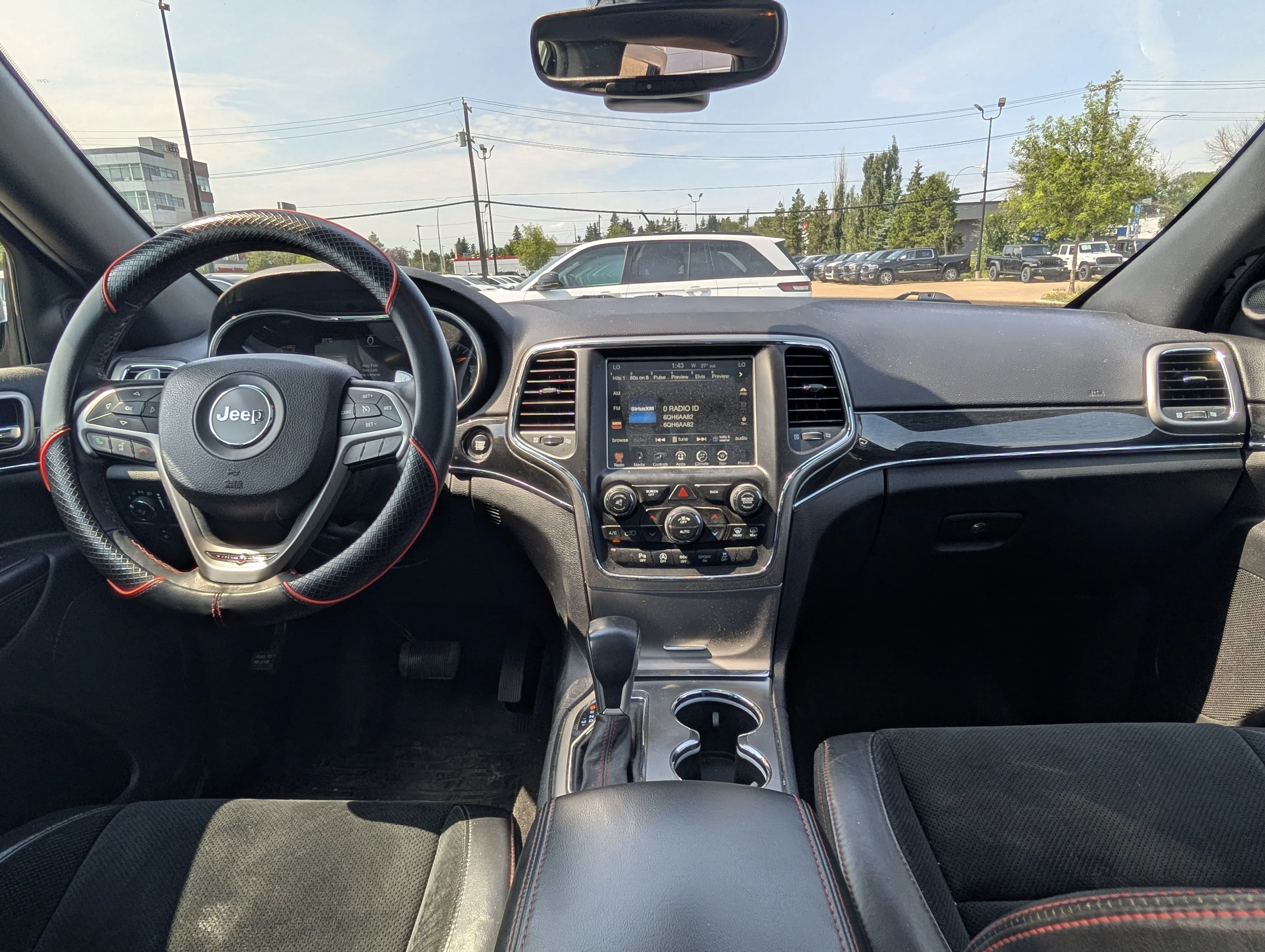 Used 2017 Billet Metallic Jeep Trailhawk image 24