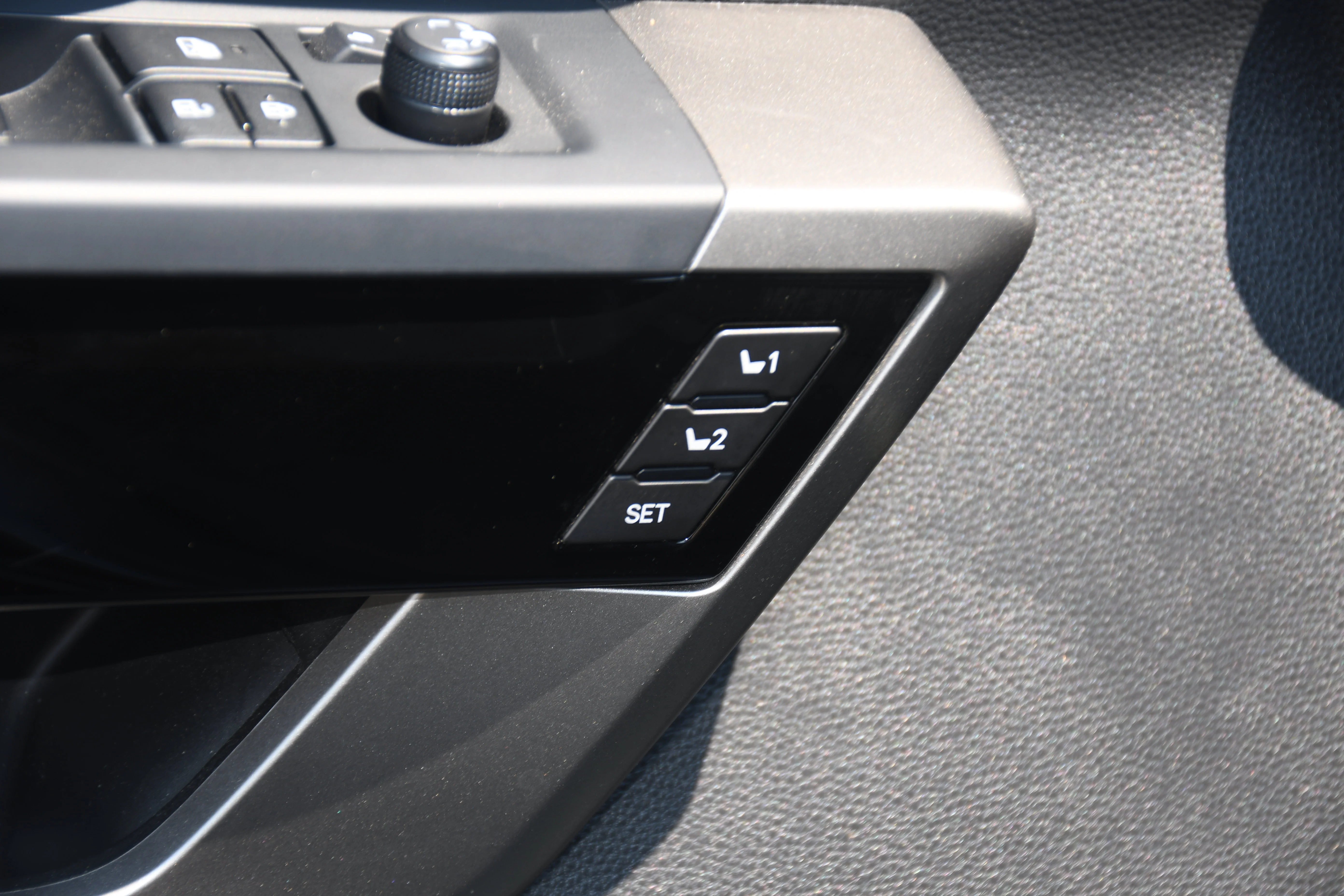 2025 Toyota Tundra Limited - Photo 11
