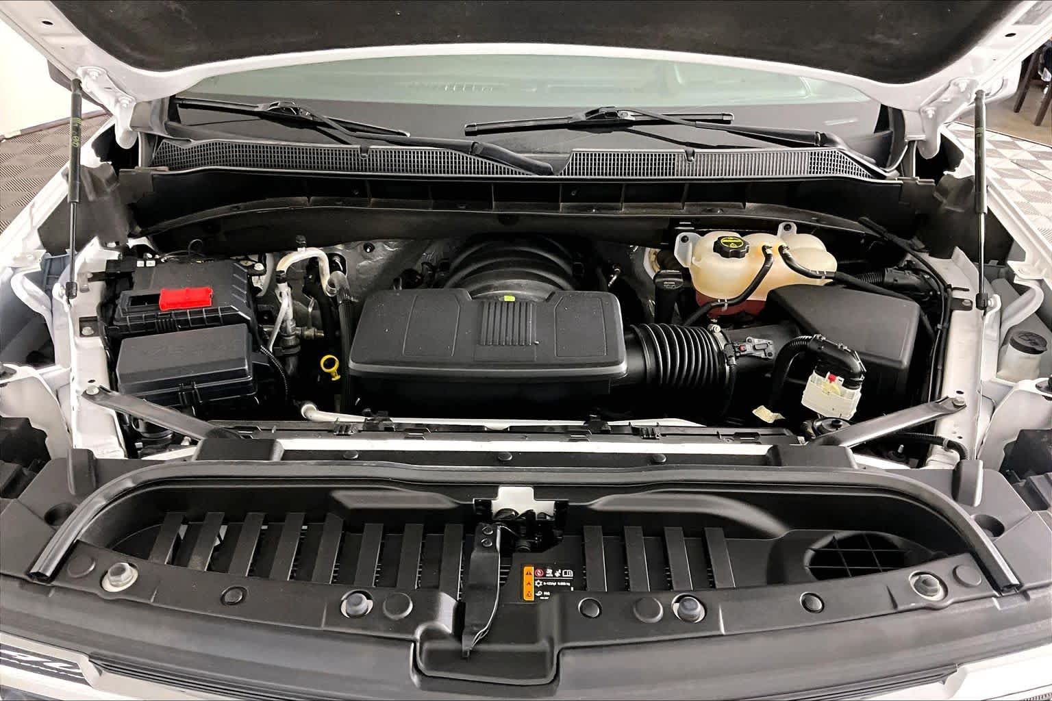 Used 2024 Summit White Chevrolet LTZ image 31