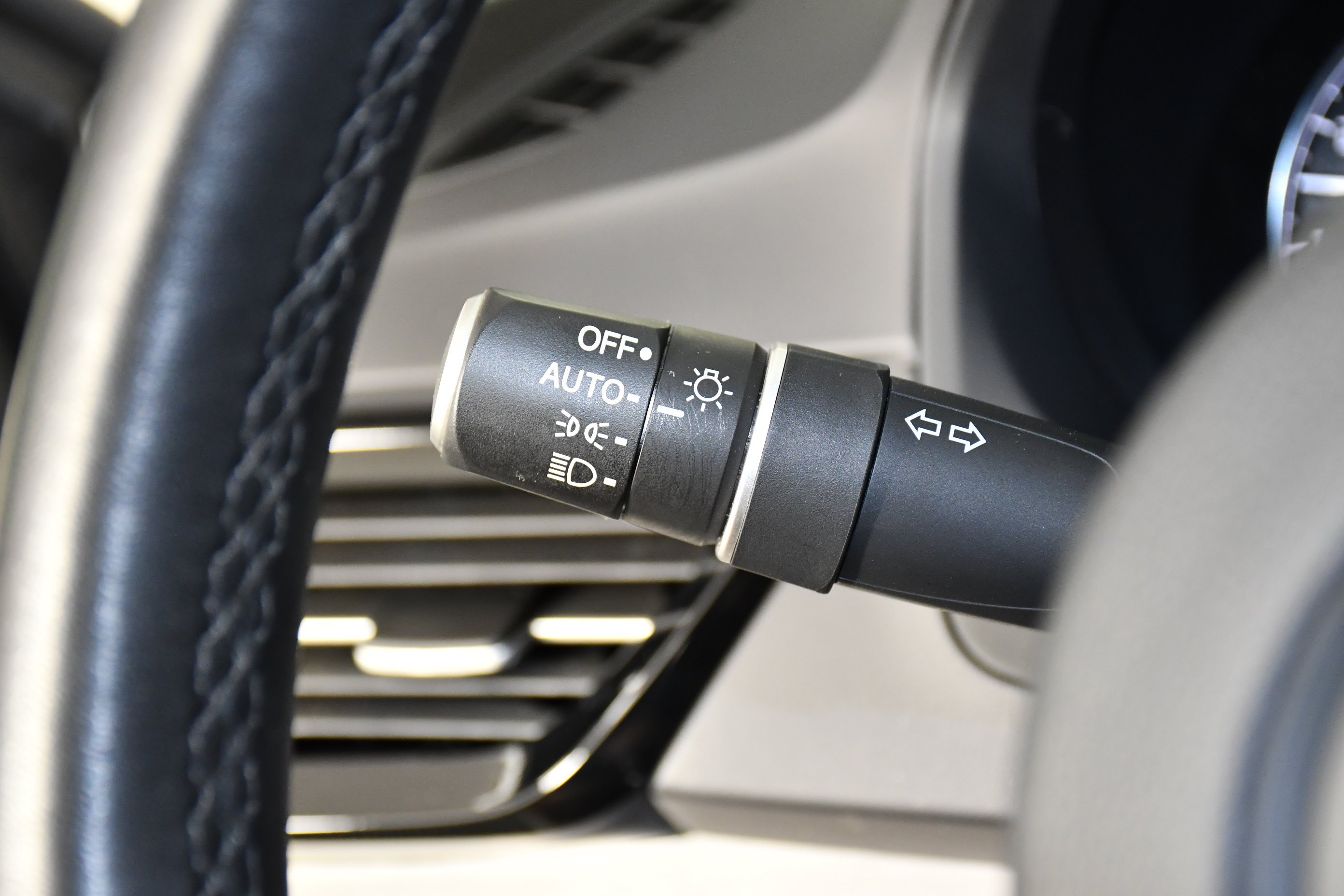 Used 2023 Platinum White Pearl Acura Base image 21