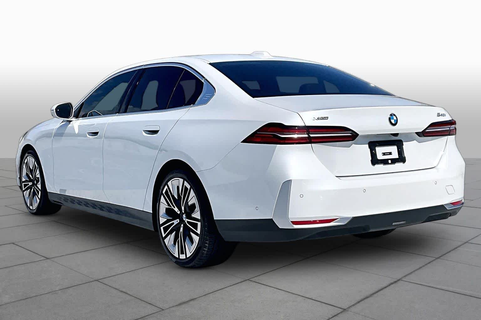 Used 2026 Alpine White BMW 540i xDrive image 11