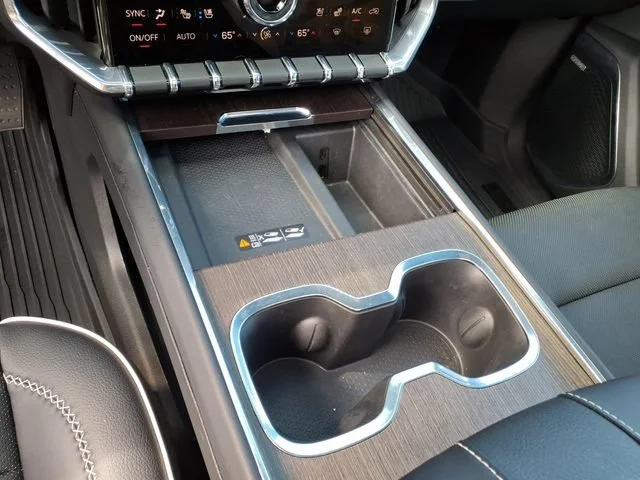 2024 GMC Acadia Denali - Photo 10