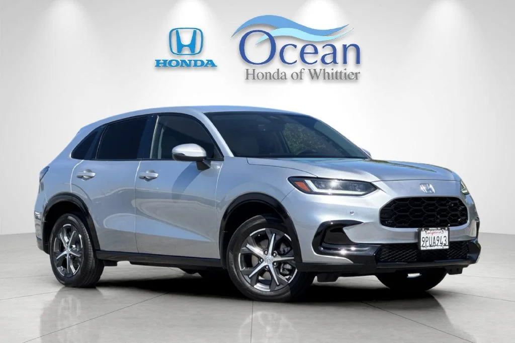 Certified Used 2025 Lunar Silver Metallic Honda EX-L image 2
