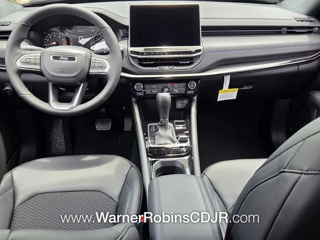 New 2026 Diamond Black Crystal Pearlcoat Jeep Latitude image 8